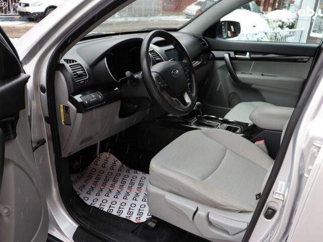Киа Соренто, объемом двигателя 2.4 л и пробегом 77 тыс. км за 12900 $, фото 3 на Automoto.ua