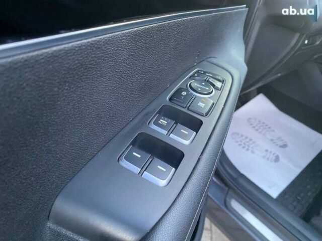 Киа Соренто, объемом двигателя 2.2 л и пробегом 257 тыс. км за 16999 $, фото 21 на Automoto.ua