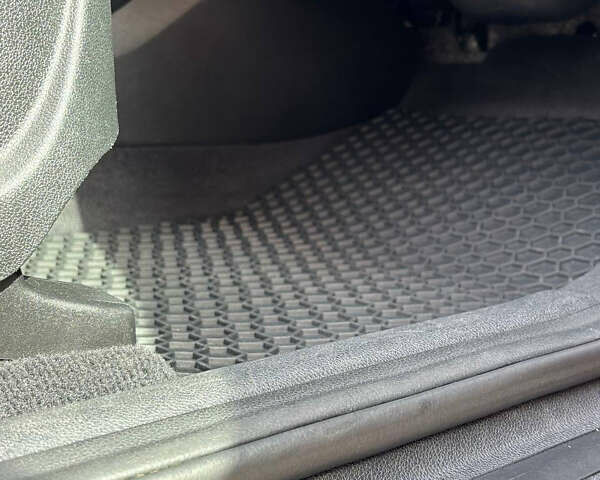 Кіа Соренто, об'ємом двигуна 2.4 л та пробігом 138 тис. км за 14000 $, фото 48 на Automoto.ua