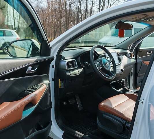 Киа Соренто, объемом двигателя 3.34 л и пробегом 230 тыс. км за 16500 $, фото 9 на Automoto.ua