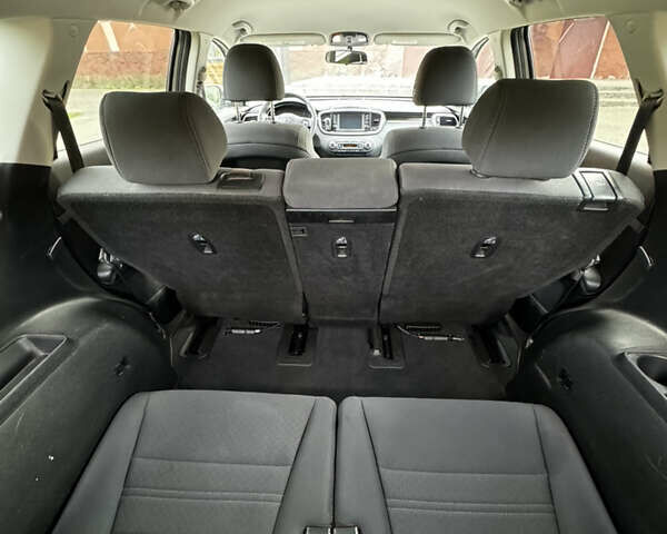 Киа Соренто, объемом двигателя 3.3 л и пробегом 169 тыс. км за 15000 $, фото 22 на Automoto.ua