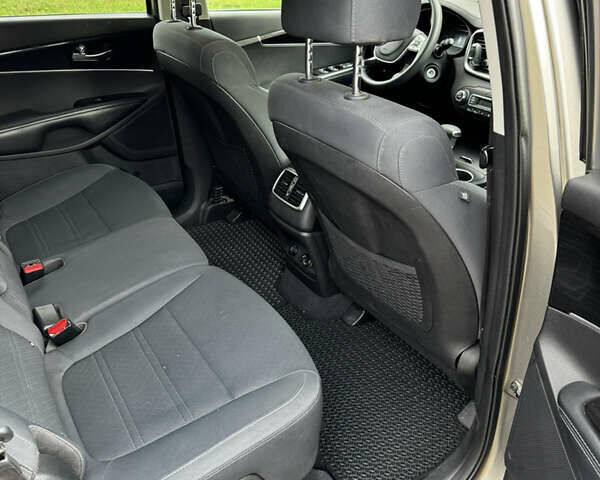Киа Соренто, объемом двигателя 3.3 л и пробегом 169 тыс. км за 15000 $, фото 12 на Automoto.ua