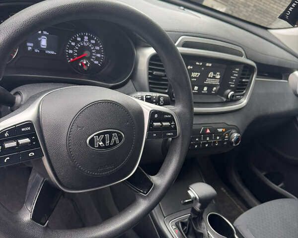 Киа Соренто, объемом двигателя 0 л и пробегом 170 тыс. км за 13800 $, фото 9 на Automoto.ua