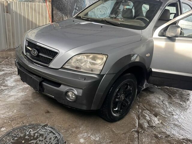 Сірий Кіа Соренто, об'ємом двигуна 2.5 л та пробігом 250 тис. км за 5500 $, фото 1 на Automoto.ua