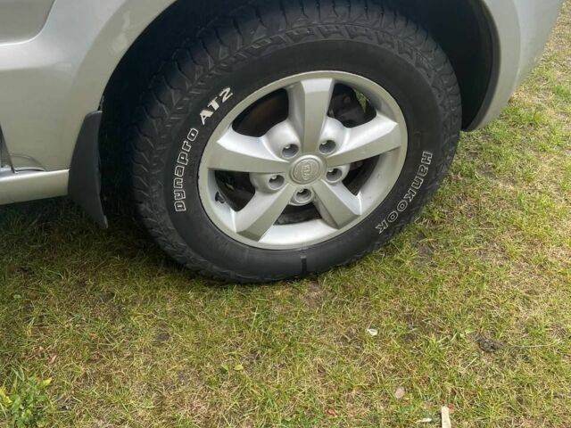 Сірий Кіа Соренто, об'ємом двигуна 2.5 л та пробігом 220 тис. км за 8200 $, фото 2 на Automoto.ua