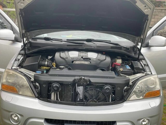 Сірий Кіа Соренто, об'ємом двигуна 2.5 л та пробігом 220 тис. км за 8200 $, фото 1 на Automoto.ua