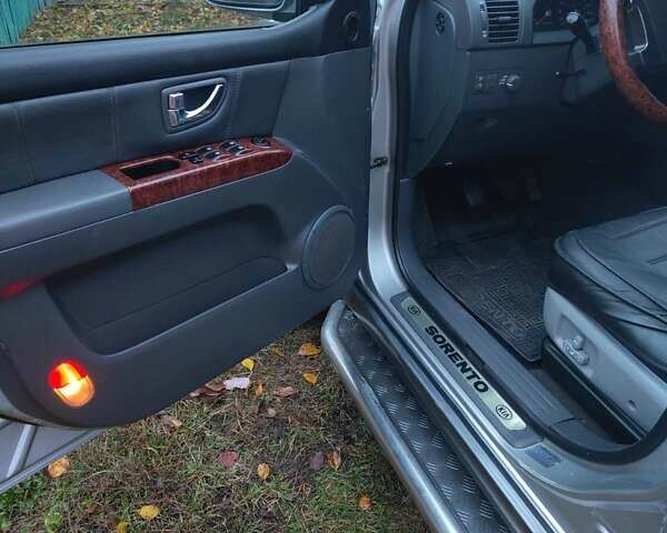 Сірий Кіа Соренто, об'ємом двигуна 2.5 л та пробігом 240 тис. км за 6500 $, фото 17 на Automoto.ua