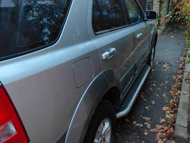 Сірий Кіа Соренто, об'ємом двигуна 2.5 л та пробігом 240 тис. км за 6523 $, фото 3 на Automoto.ua