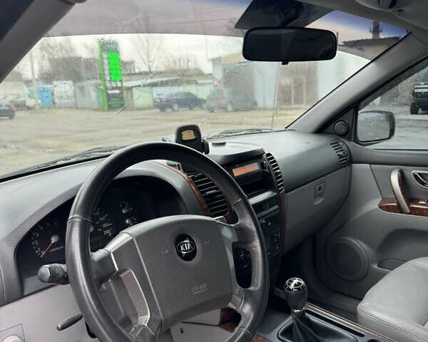 Серый Киа Соренто, объемом двигателя 2.5 л и пробегом 180 тыс. км за 7500 $, фото 8 на Automoto.ua