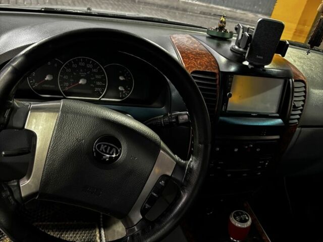 Серый Киа Соренто, объемом двигателя 2.5 л и пробегом 400 тыс. км за 3500 $, фото 2 на Automoto.ua