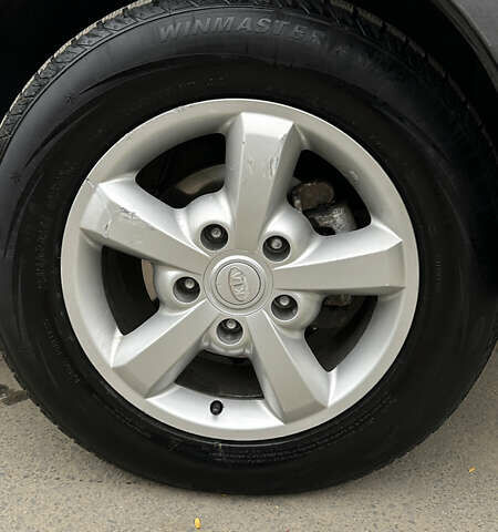 Киа Соренто 2003 в Черновцах на Automoto.ua Серый Киа Соренто, объемом двигателя 2.5 л и пробегом 312 тыс. км за 5300 $, фото 8 на Automoto.ua