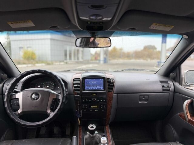 Серый Киа Соренто, объемом двигателя 2.5 л и пробегом 413 тыс. км за 5600 $, фото 16 на Automoto.ua