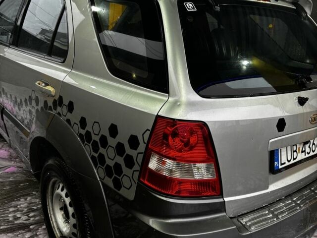 Серый Киа Соренто, объемом двигателя 2.5 л и пробегом 400 тыс. км за 3500 $, фото 1 на Automoto.ua