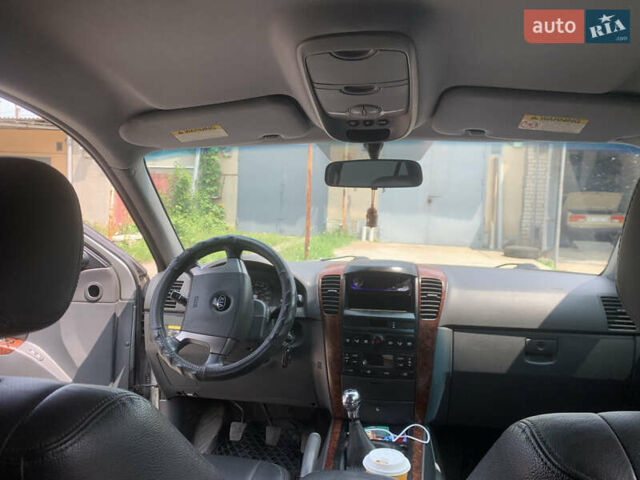 Серый Киа Соренто, объемом двигателя 2.5 л и пробегом 240 тыс. км за 6400 $, фото 3 на Automoto.ua