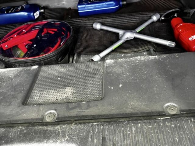 Серый Киа Соренто, объемом двигателя 2.5 л и пробегом 400 тыс. км за 3500 $, фото 6 на Automoto.ua