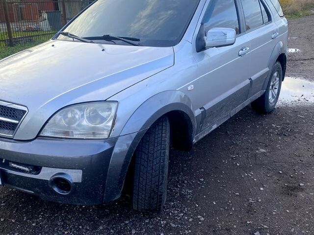 Сірий Кіа Соренто, об'ємом двигуна 2.5 л та пробігом 370 тис. км за 6500 $, фото 1 на Automoto.ua