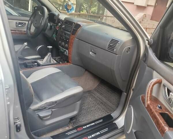 Серый Киа Соренто, объемом двигателя 2.35 л и пробегом 280 тыс. км за 5600 $, фото 3 на Automoto.ua