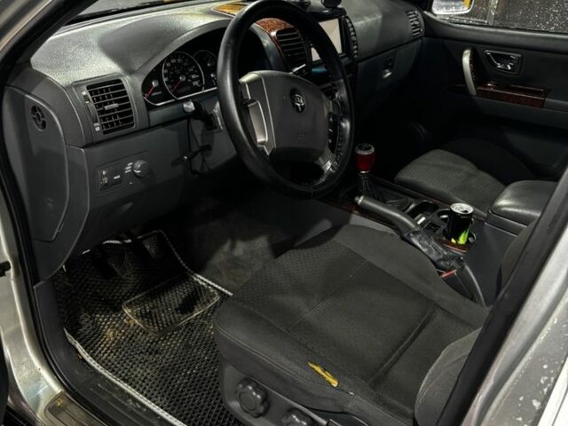 Серый Киа Соренто, объемом двигателя 2.5 л и пробегом 400 тыс. км за 3500 $, фото 3 на Automoto.ua