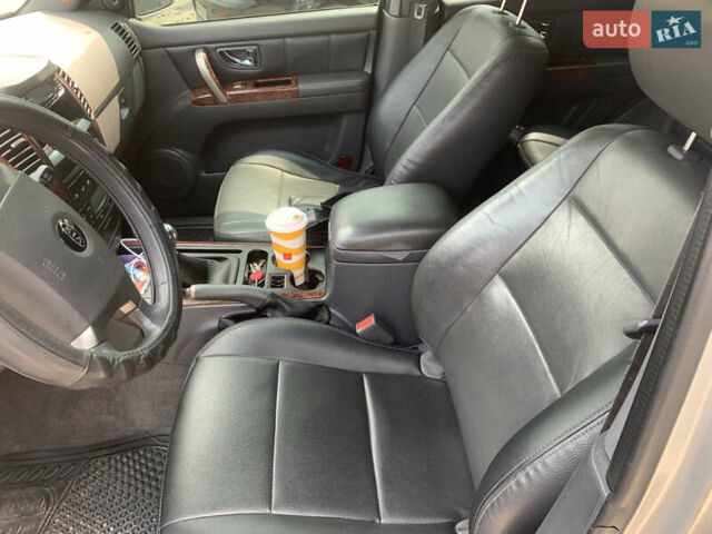 Серый Киа Соренто, объемом двигателя 2.5 л и пробегом 240 тыс. км за 6400 $, фото 5 на Automoto.ua