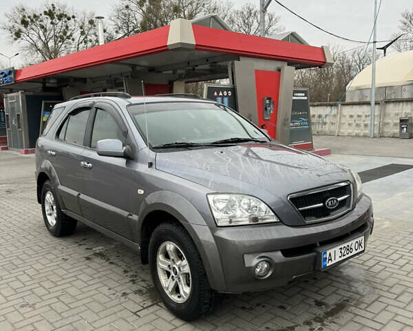 Серый Киа Соренто, объемом двигателя 2.5 л и пробегом 180 тыс. км за 7500 $, фото 2 на Automoto.ua