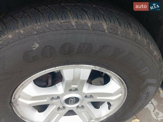 Сірий Кіа Соренто, об'ємом двигуна 2.4 л та пробігом 220 тис. км за 6500 $, фото 26 на Automoto.ua