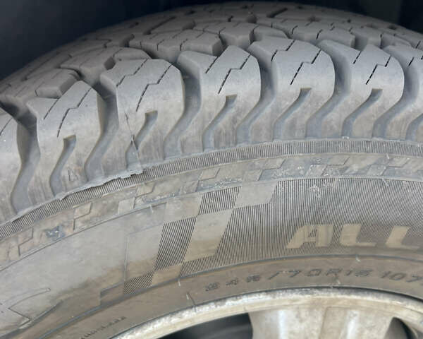 Серый Киа Соренто, объемом двигателя 0 л и пробегом 280 тыс. км за 4300 $, фото 3 на Automoto.ua