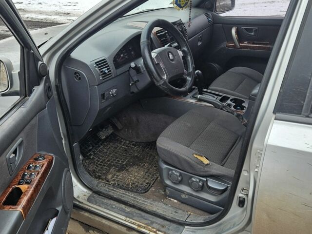 Серый Киа Соренто, объемом двигателя 2.5 л и пробегом 203 тыс. км за 3100 $, фото 4 на Automoto.ua