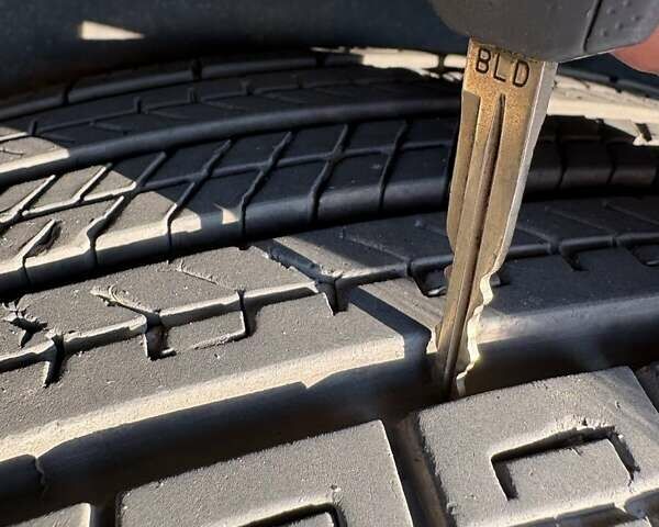 Сірий Кіа Соренто, об'ємом двигуна 2.5 л та пробігом 400 тис. км за 4000 $, фото 6 на Automoto.ua