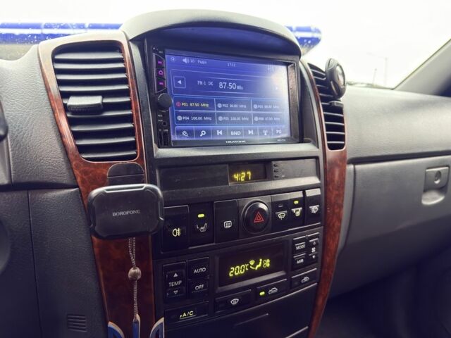 Серый Киа Соренто, объемом двигателя 2.5 л и пробегом 413 тыс. км за 5600 $, фото 13 на Automoto.ua