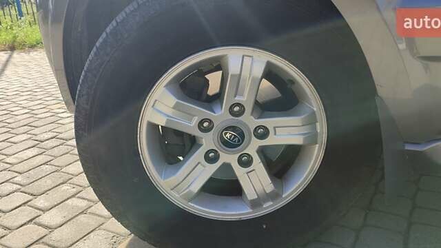 Киа Соренто 2004 в Ужгороде на Automoto.ua Серый Киа Соренто, объемом двигателя 2.5 л и пробегом 303 тыс. км за 7500 $, фото 3 на Automoto.ua