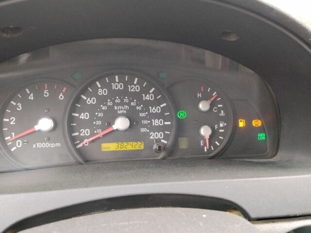 Серый Киа Соренто, объемом двигателя 2.5 л и пробегом 300 тыс. км за 2789 $, фото 6 на Automoto.ua