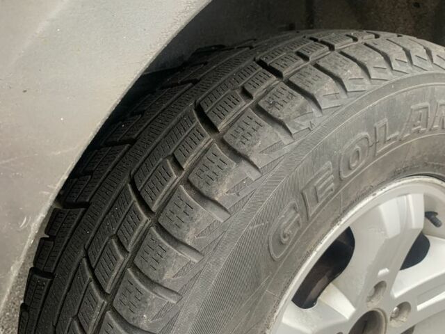 Серый Киа Соренто, объемом двигателя 0 л и пробегом 300 тыс. км за 3509 $, фото 10 на Automoto.ua