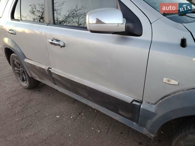 Серый Киа Соренто, объемом двигателя 2.5 л и пробегом 300 тыс. км за 3500 $, фото 5 на Automoto.ua