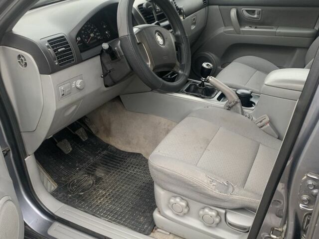 Серый Киа Соренто, объемом двигателя 0 л и пробегом 300 тыс. км за 3509 $, фото 11 на Automoto.ua