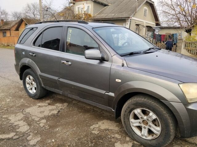 Серый Киа Соренто, объемом двигателя 2.5 л и пробегом 300 тыс. км за 2789 $, фото 1 на Automoto.ua