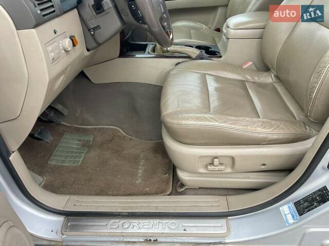 Серый Киа Соренто, объемом двигателя 2.5 л и пробегом 274 тыс. км за 3700 $, фото 23 на Automoto.ua