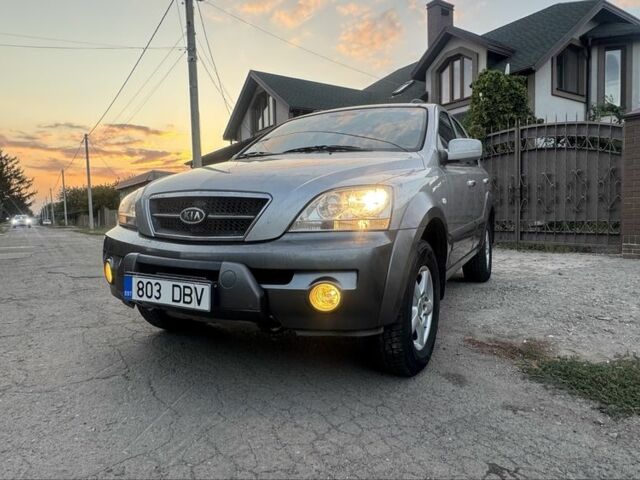 Сірий Кіа Соренто, об'ємом двигуна 2.5 л та пробігом 300 тис. км за 3900 $, фото 2 на Automoto.ua
