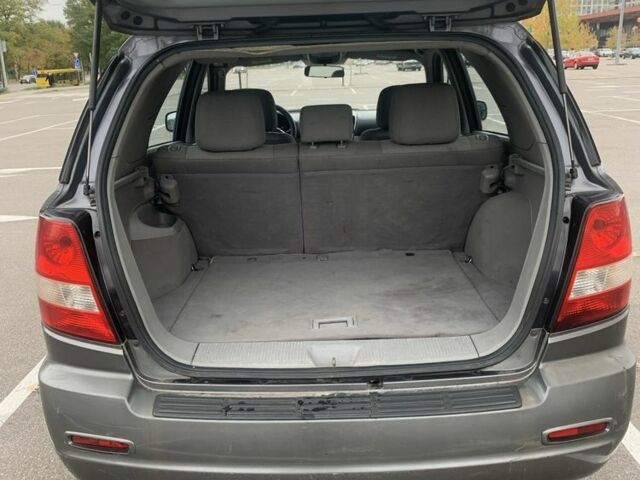 Серый Киа Соренто, объемом двигателя 0 л и пробегом 300 тыс. км за 3509 $, фото 13 на Automoto.ua