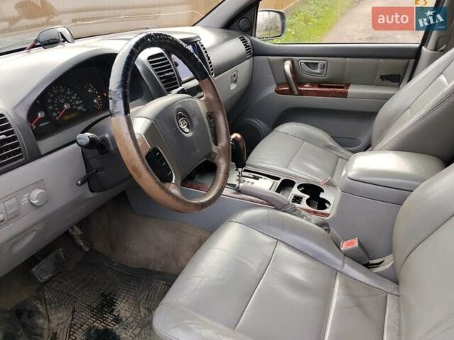 Серый Киа Соренто, объемом двигателя 2.5 л и пробегом 300 тыс. км за 2789 $, фото 4 на Automoto.ua