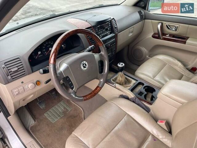 Серый Киа Соренто, объемом двигателя 2.5 л и пробегом 274 тыс. км за 3700 $, фото 19 на Automoto.ua