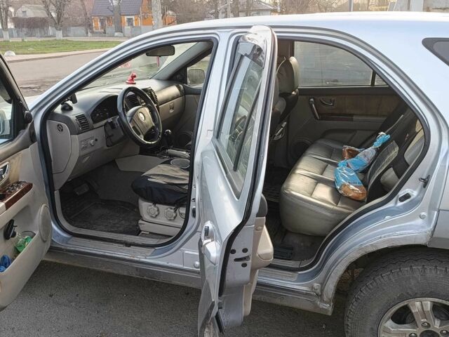 Сірий Кіа Соренто, об'ємом двигуна 2.5 л та пробігом 311 тис. км за 3300 $, фото 6 на Automoto.ua