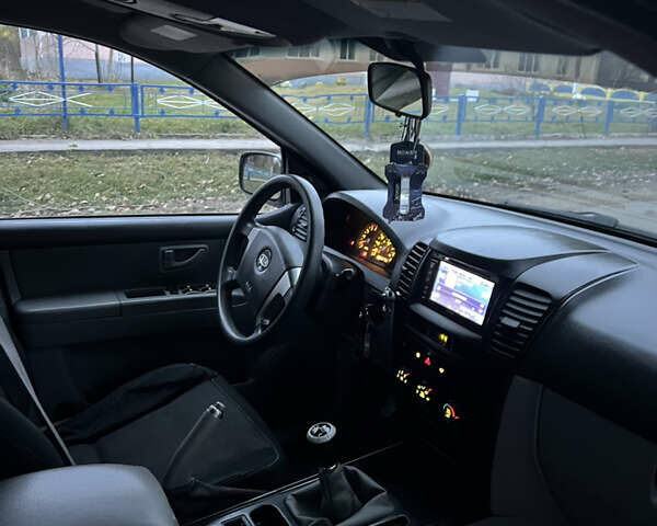 Серый Киа Соренто, объемом двигателя 2.5 л и пробегом 377 тыс. км за 6700 $, фото 12 на Automoto.ua