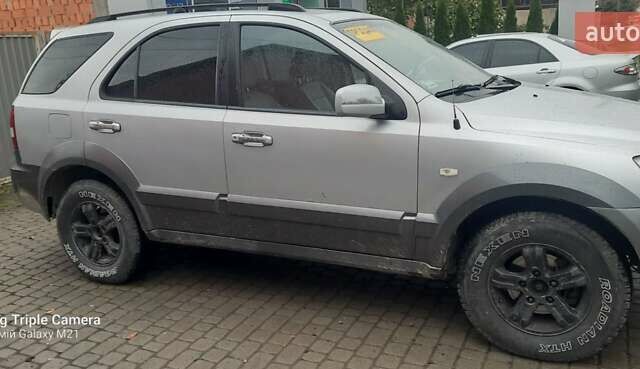 Сірий Кіа Соренто, об'ємом двигуна 2.5 л та пробігом 310 тис. км за 6000 $, фото 1 на Automoto.ua