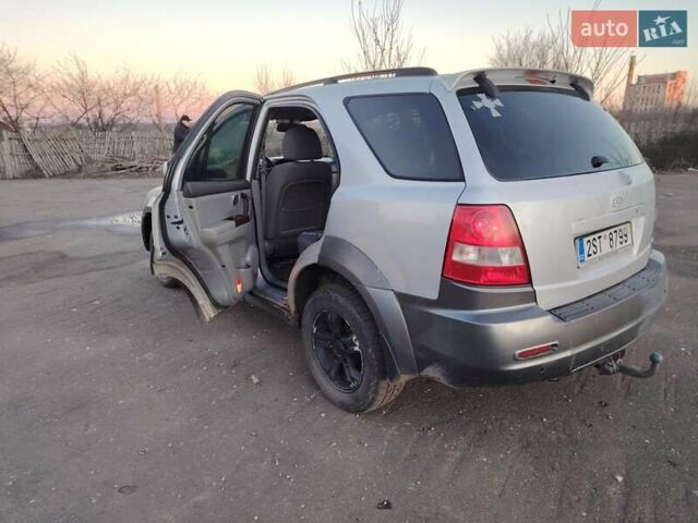 Серый Киа Соренто, объемом двигателя 2.5 л и пробегом 300 тыс. км за 3500 $, фото 6 на Automoto.ua