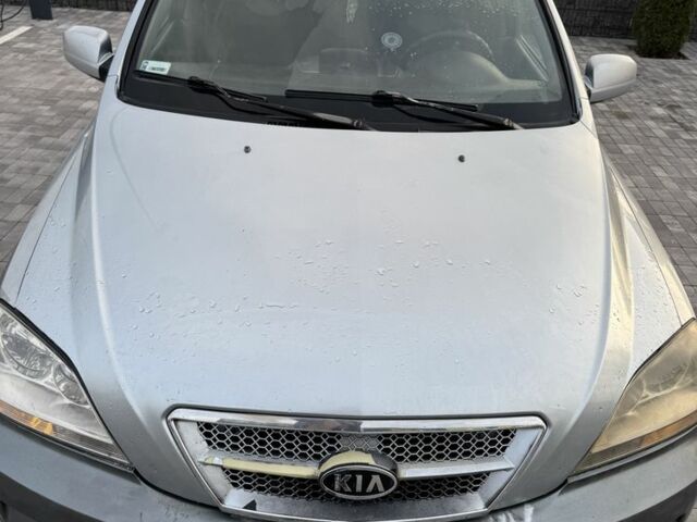 Серый Киа Соренто, объемом двигателя 2.5 л и пробегом 300 тыс. км за 3200 $, фото 3 на Automoto.ua