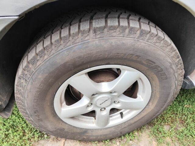 Киа Соренто 2004 в Славянске на Automoto.ua Серый Киа Соренто, объемом двигателя 2.5 л и пробегом 356 тыс. км за 6300 $, фото 5 на Automoto.ua