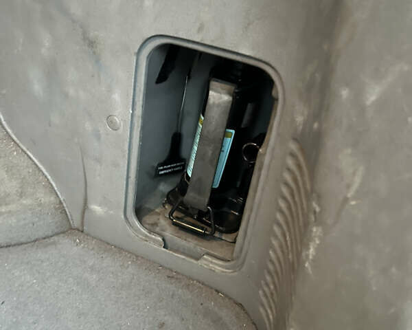 Сірий Кіа Соренто, об'ємом двигуна 2.5 л та пробігом 302 тис. км за 6100 $, фото 22 на Automoto.ua