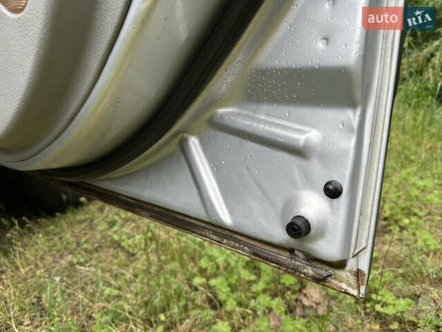 Сірий Кіа Соренто, об'ємом двигуна 2.5 л та пробігом 330 тис. км за 6100 $, фото 3 на Automoto.ua