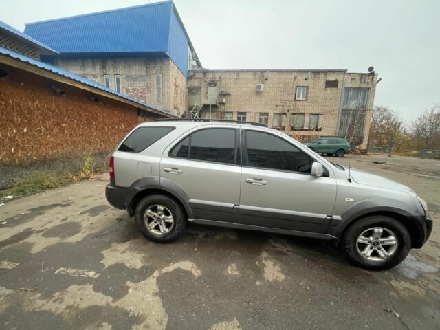 Серый Киа Соренто, объемом двигателя 2.5 л и пробегом 387 тыс. км за 4300 $, фото 4 на Automoto.ua