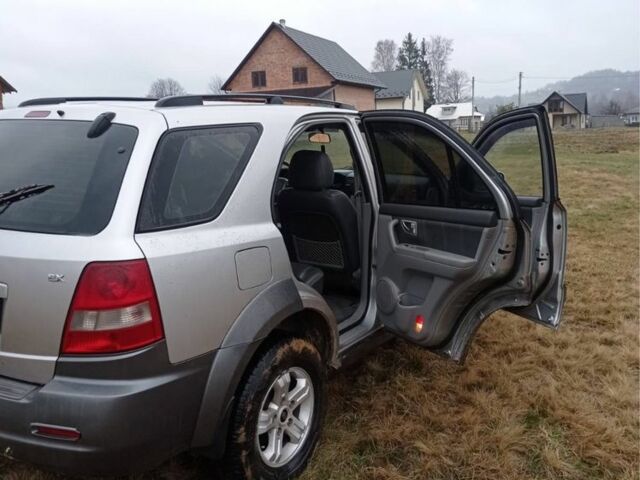 Серый Киа Соренто, объемом двигателя 2.5 л и пробегом 240 тыс. км за 2700 $, фото 5 на Automoto.ua